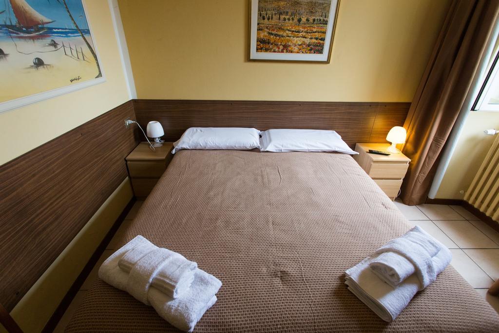 Hotel Pontenuovo ميروني الغرفة الصورة