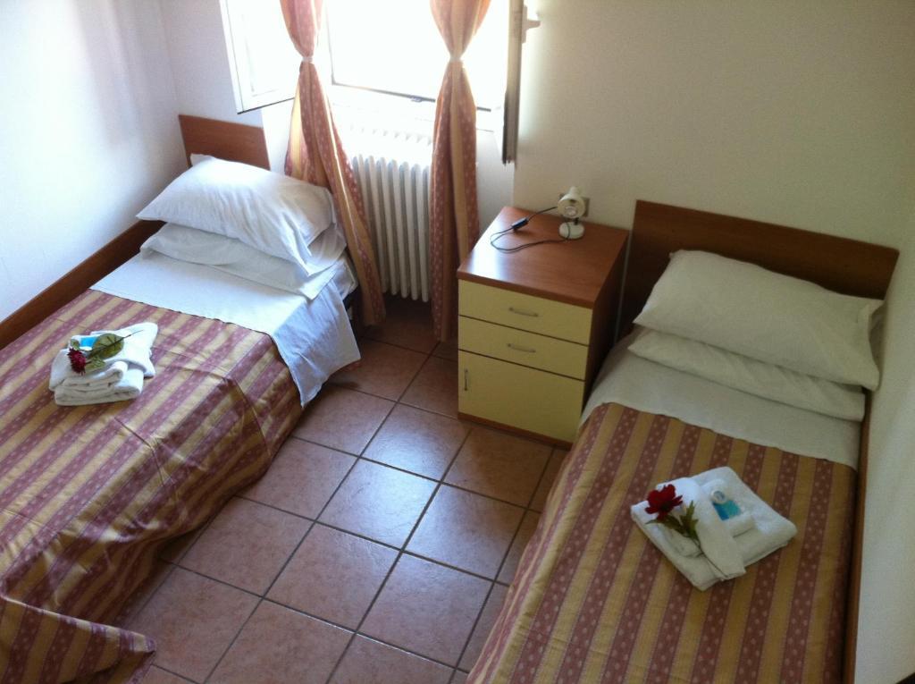 Hotel Pontenuovo ميروني الغرفة الصورة
